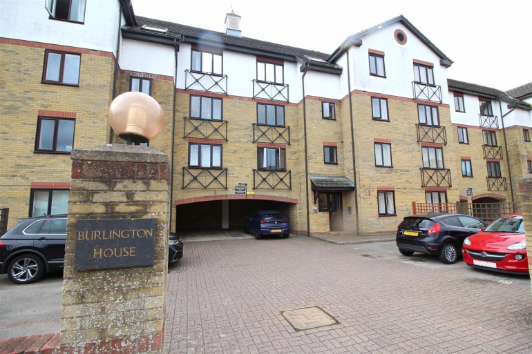 Viersen Platz, Peterborough